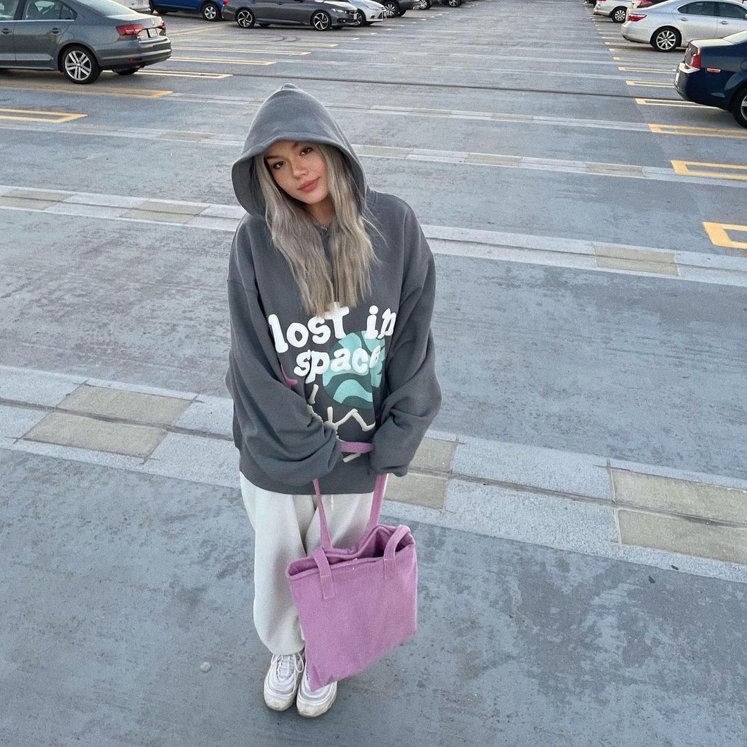 Perdu dans le Hoodie
