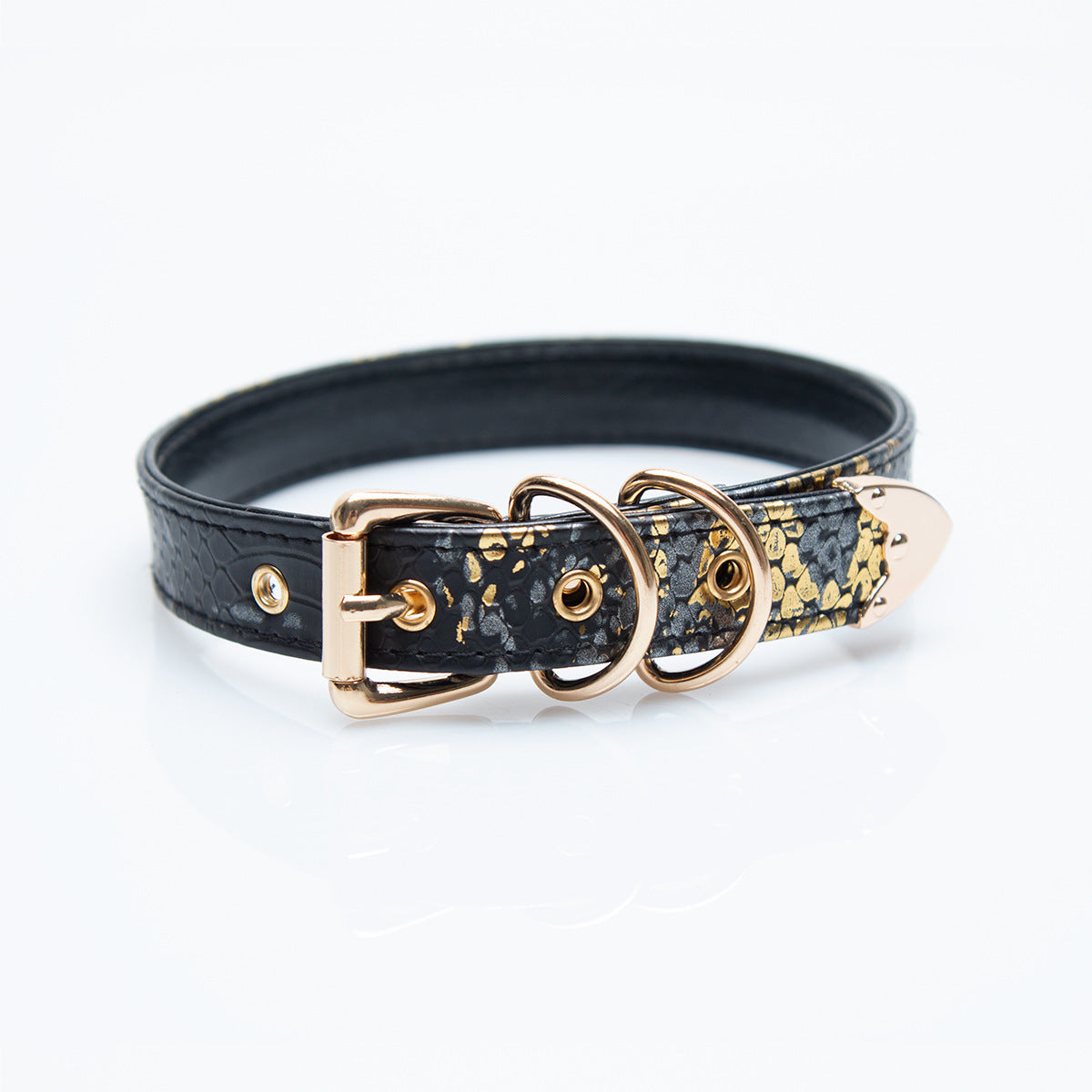 Collier en cuir à motifs