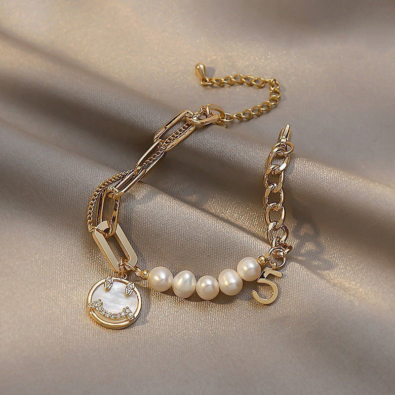 Bracelet en perles d'eau douce minimaliste pour femmes