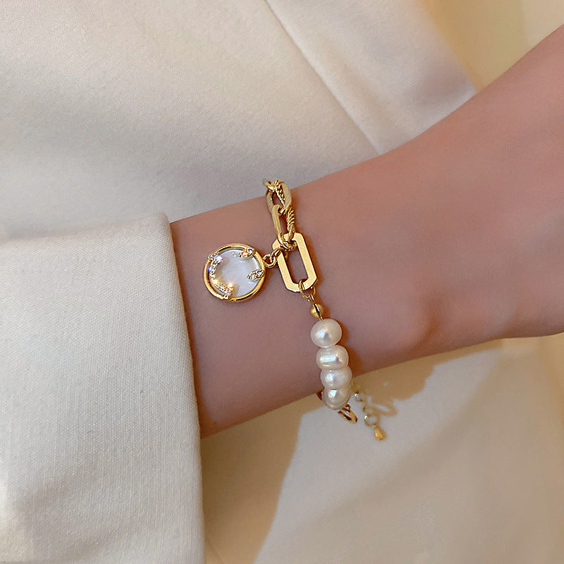 Bracelet en perles d'eau douce minimaliste pour femmes