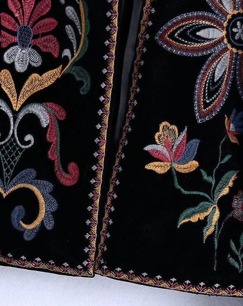 Blazer ouvert court en velours brodé avec manches longues | Emiliana