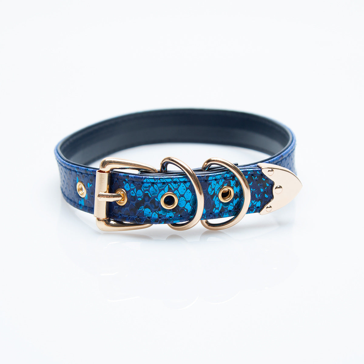 Collier en cuir à motifs