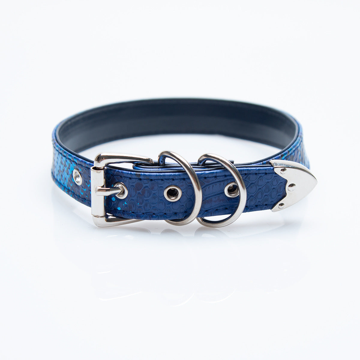 Collier en cuir à motifs